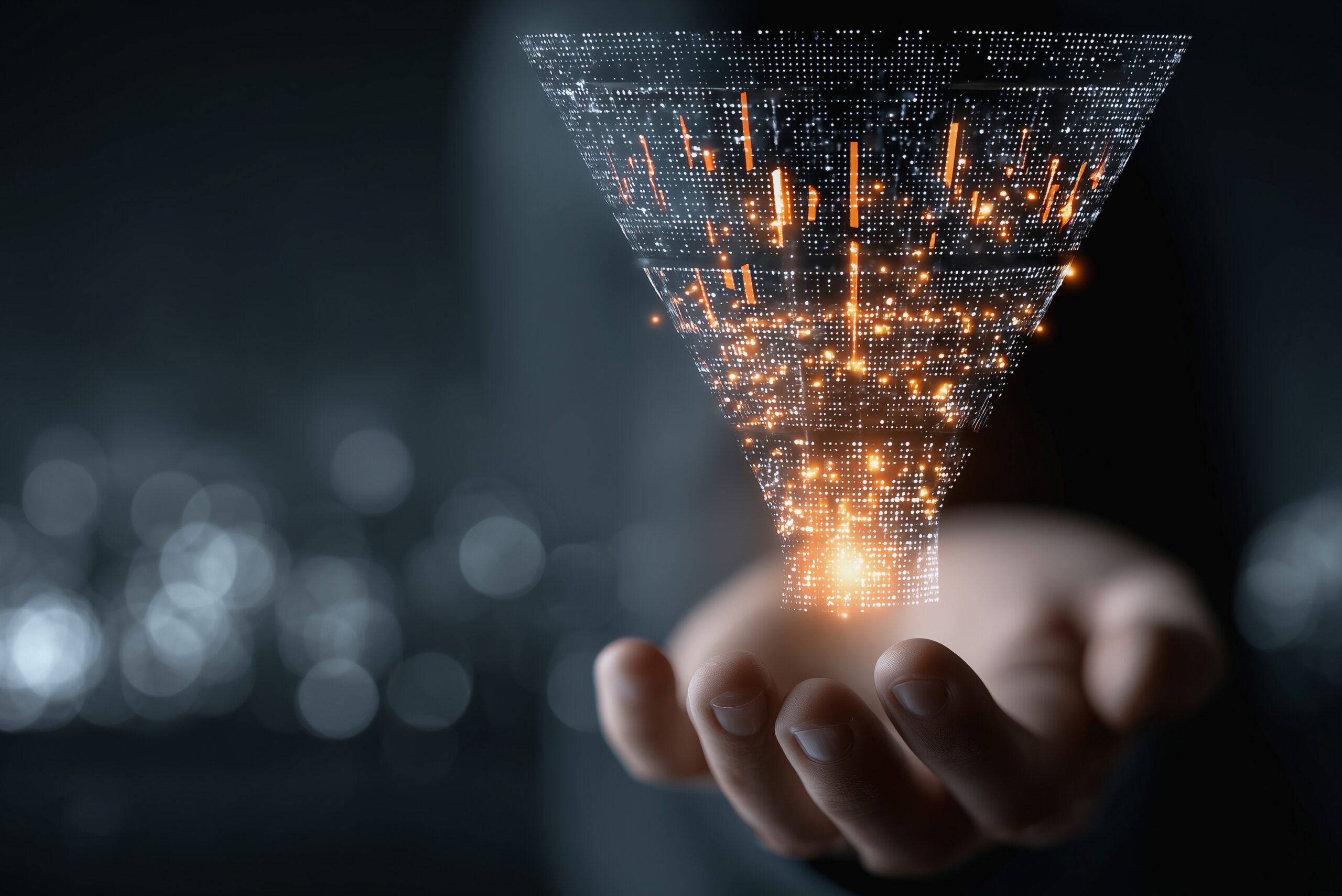 Symbolbild für Funnel Marketing. Eine Hand hält das Hologramm eines Trichters aus Daten.